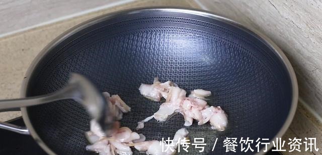 难怪饭店做的辣椒炒肉那么好吃，原来大厨都是这样炒的
