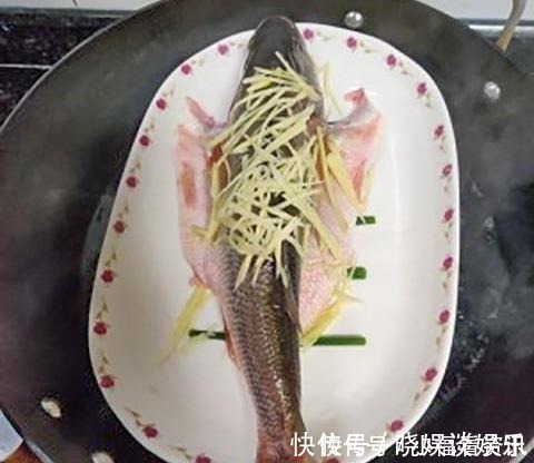加盐|清蒸鱼到底加不加盐大厨很多人都不懂，难怪腥味重肉还不滑嫩
