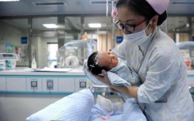 出生证|给娃取名叫王奈，办出生证时护士打错字，妈妈不怒反笑：不改了