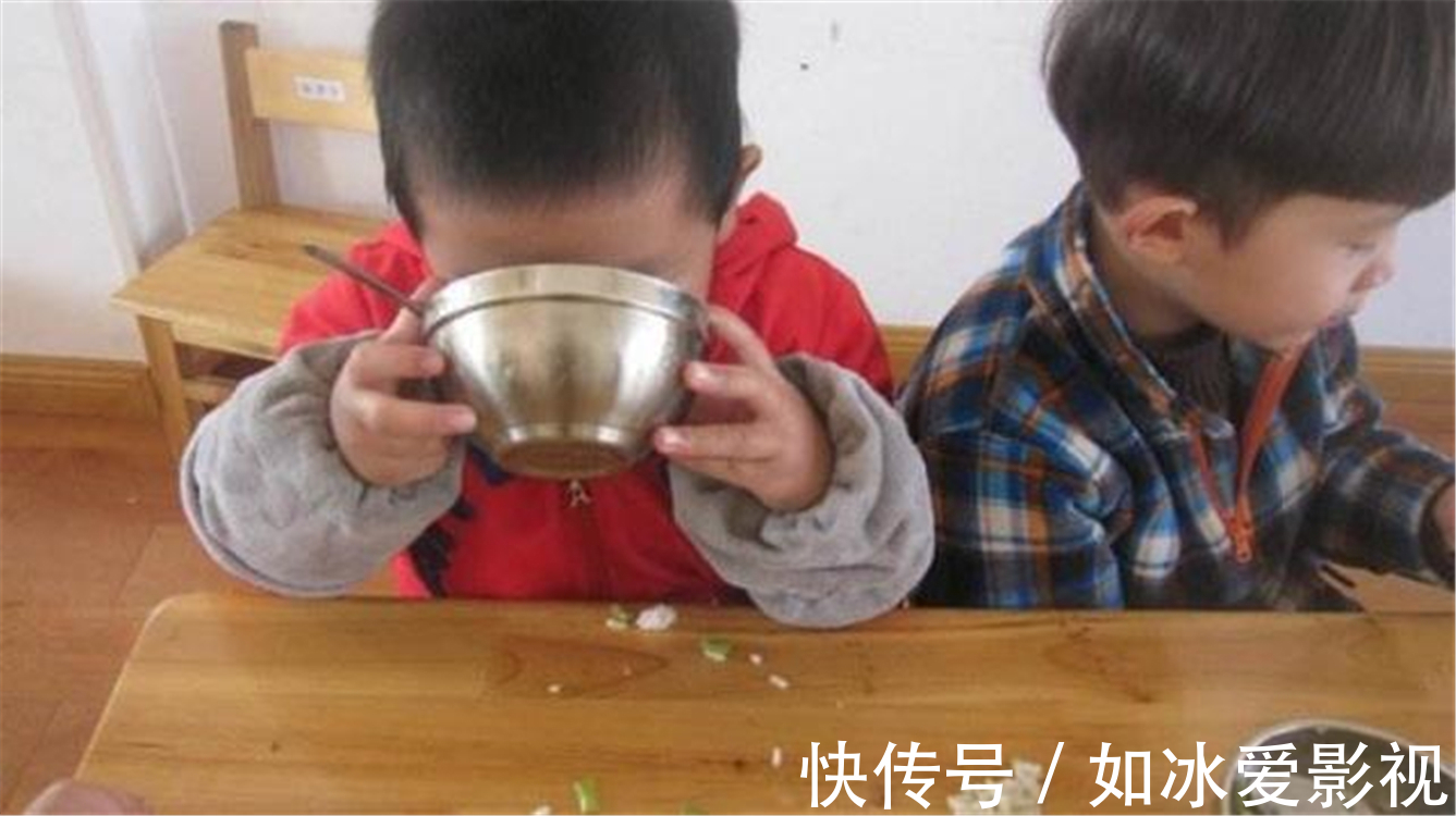 亲戚们|长大后没出息的孩子,吃饭时都有这“3种表现”第一种就让人讨厌