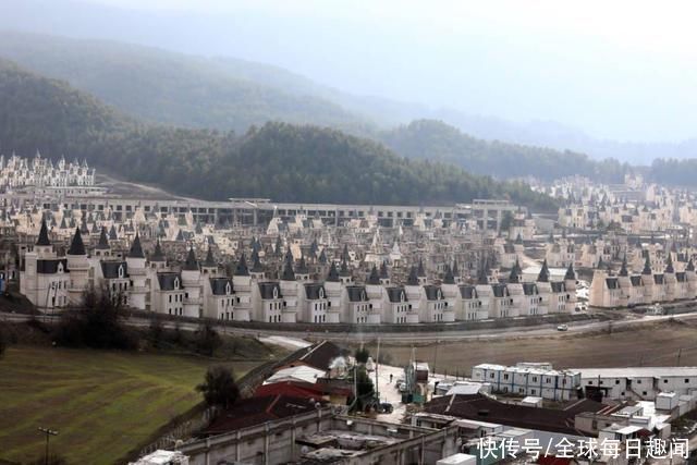 城堡|土耳其530座城堡别墅耗资13亿却被遗弃，无人居住空荡荡如鬼城