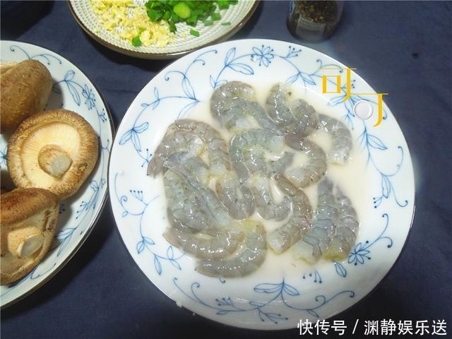  家庭|好吃易做的香菇炒虾仁，食材很简单，家庭餐桌方便实用，一学就会