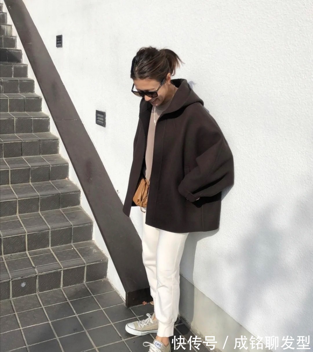 大衣 四五十岁的穿衣打扮,最好避开这三个搭配误区,显老又拉低档次