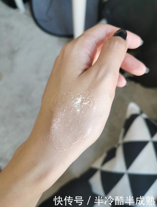 小仙女们|贵妇粉底也踩雷!兰蔻暗沉,阿玛尼卡粉,还有它像是化了个寂寞