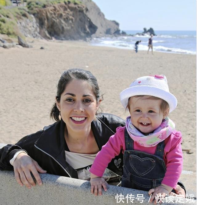 宝爸|3岁女儿睡觉妈妈一旁追剧,看够了帅哥,转头女儿已经没有了气息