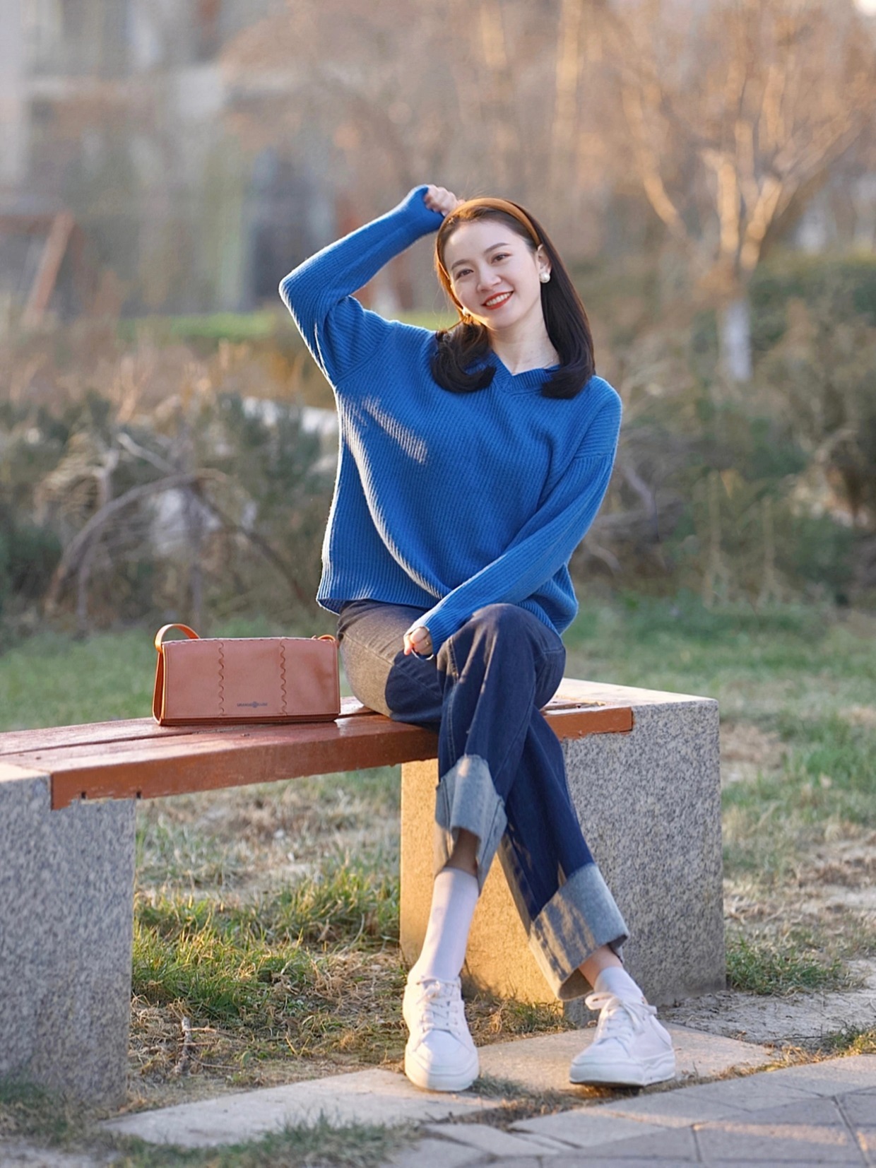 领口 优雅女人的天花板穿搭你get了吗?氛围感毛衣搭配,让你秀出优雅好气质