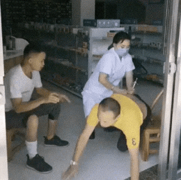 |搞笑GIF趣图:不要以为我是个菜鸟，其实天下武功唯快不破！