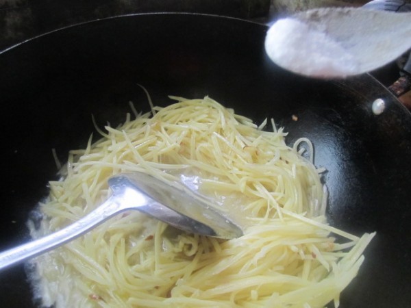 忠告炒土豆不能放此物,吃了就是沒病找病,現(xiàn)在知道還不晚!