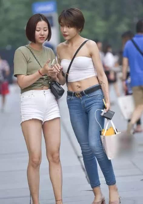  小姐姐|街拍美女成熟的小姐姐，一般人不敢“挑战”的装扮