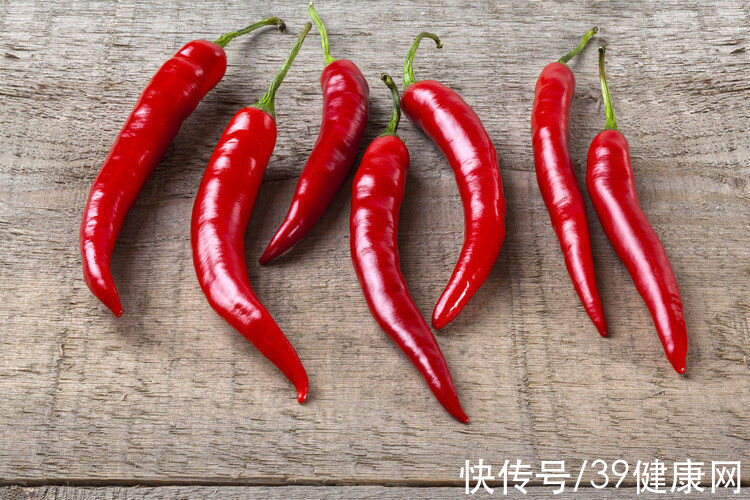 胆囊炎|多吃辣椒能长寿？英国医学发现：常吃辣椒能降低死亡风险