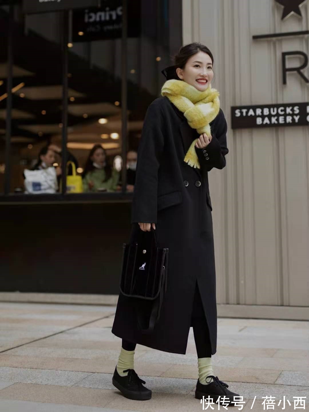 穿搭 谁说“黑大衣”已过时?采用这3种搭配方式,演绎不费劲的时髦感