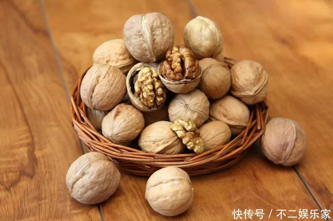 3种常见的“坚果”，家里老人没事抓一把吃，老