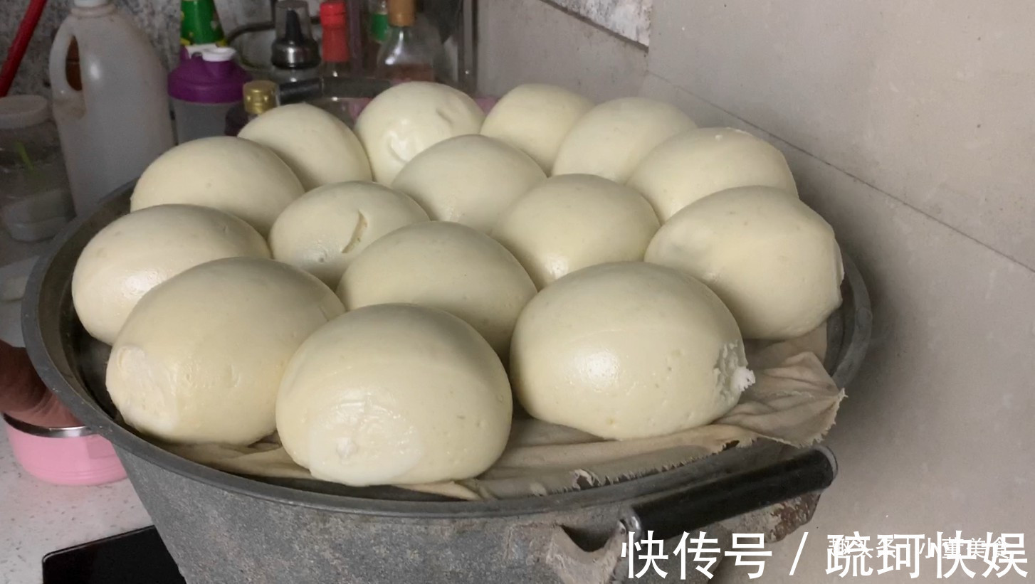 老妈|冬天发面时，别只会放酵母，记住3个诀窍，馒头又软又好吃