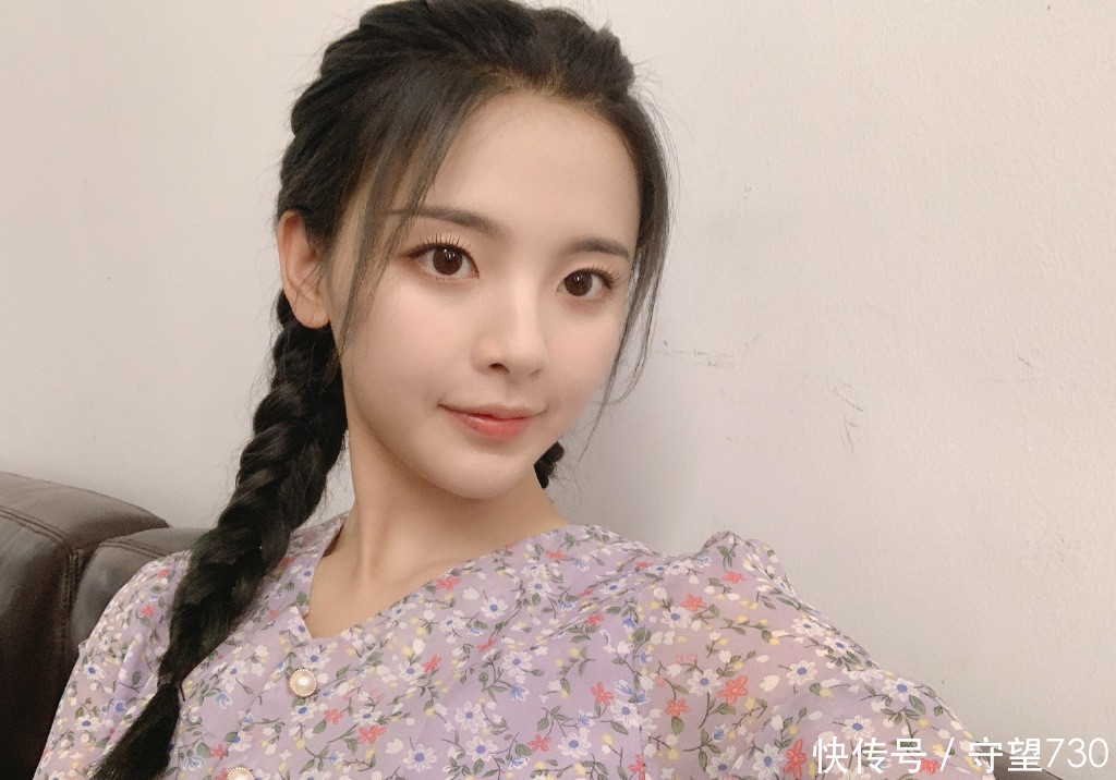 《创造营》总决赛,华晨宇空降助阵,主持人竟是比杨超越还红的她