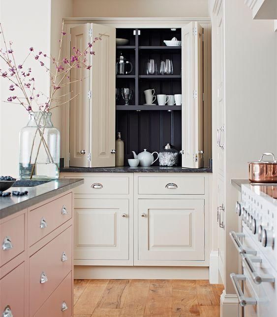 折叠的|连厨房里都不流行装平开式柜门，现在这种折叠的才受欢迎，大气