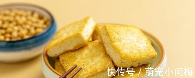 煎豆腐直接下锅,豆腐就毁了,掌握这4个技巧,豆腐不碎不粘锅