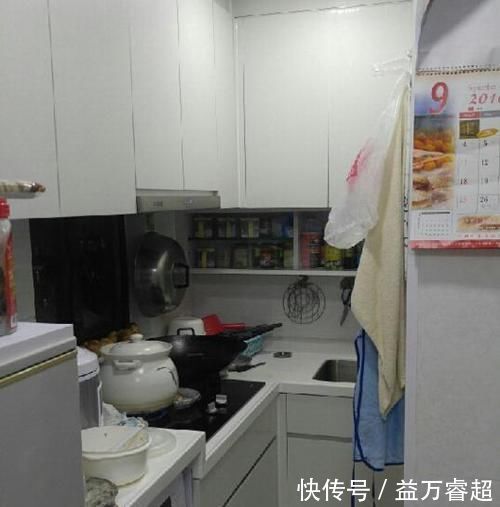 卧室|一家四口住房,百万“豪宅”仅35㎡,进门就是卧室,太憋屈了