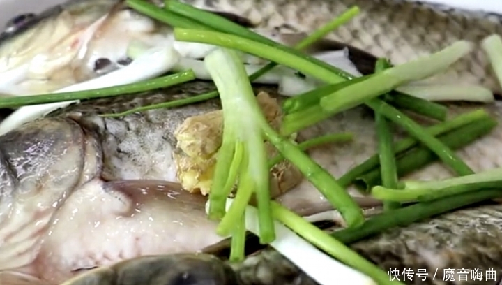 学会鲫鱼此做法,鲜香多汁又下饭,简单几步,出锅家人抢着吃