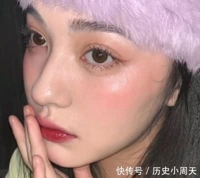 女生“高鼻梁”更好看脸上有这3特征，塌鼻梁没准“更惊艳”