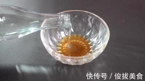 藿香正气水和白醋加在一起,作用太棒了,一年能省下不少钱,真棒