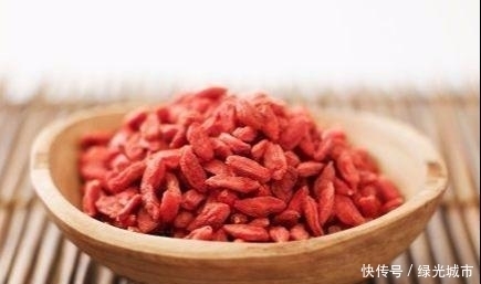 食用|枸杞到底怎么吃才“长寿”?医生建议:每天吃不超过这一标准