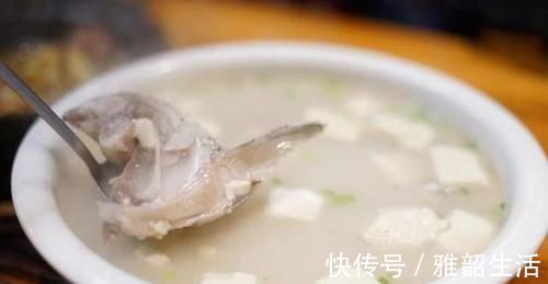 鲫鱼|鲫鱼汤好喝有诀窍,牢记4点,鱼肉鲜嫩,汤白如牛奶,上桌抢着喝