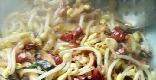 这道菜在餐馆吃太贵,自己做30元搞定,麻辣鲜香超下饭!