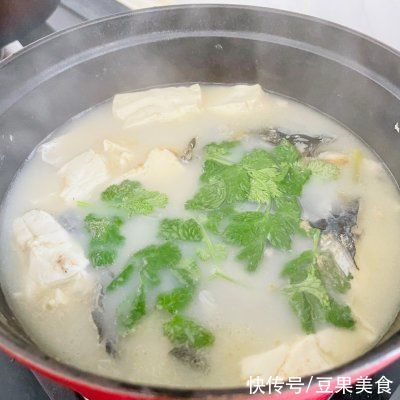 #福气年夜菜#汤鲜味美的鱼头豆腐汤