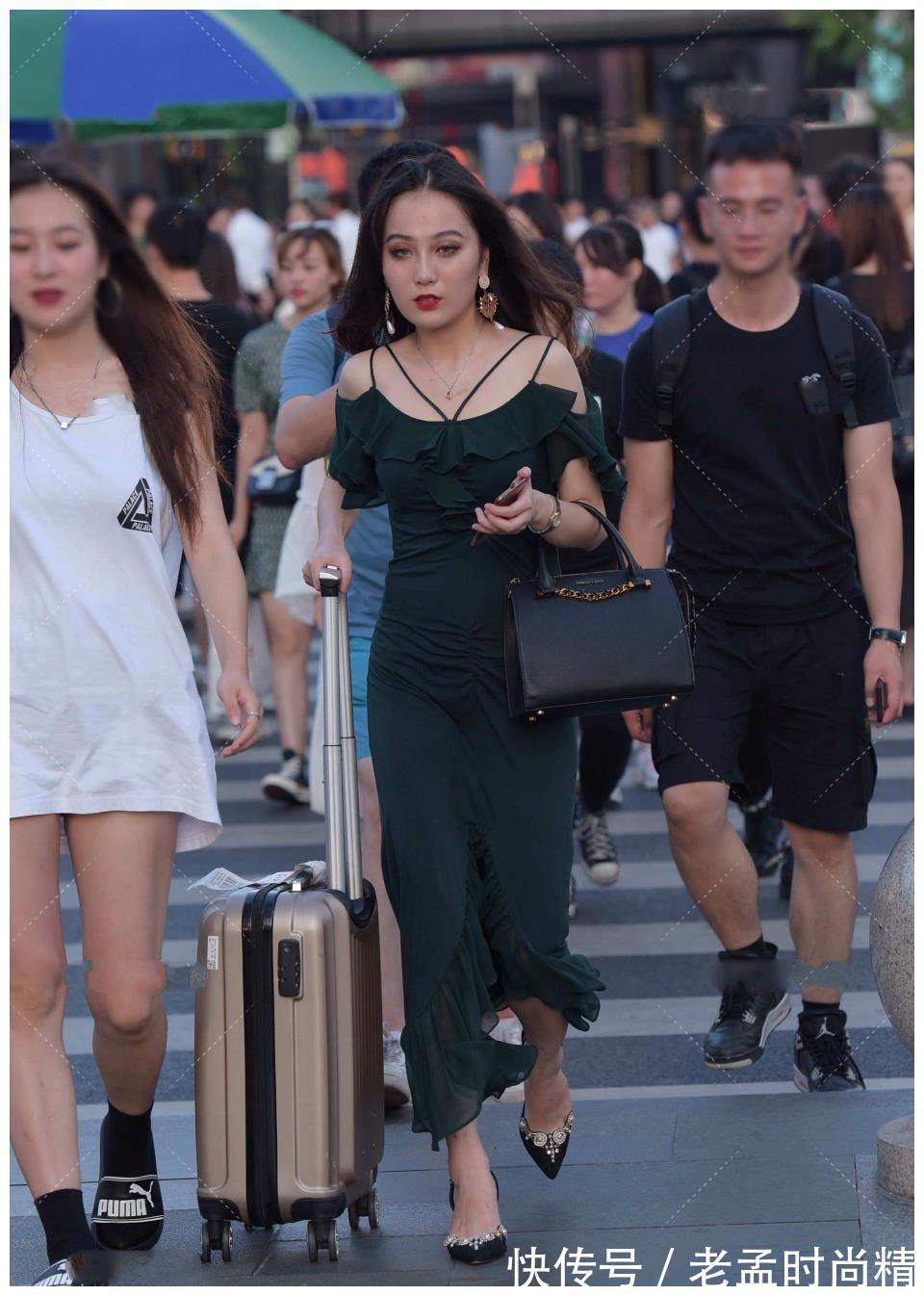tips|纯洁美丽的气质美女,像一盆牡丹,随和但不随便,感觉我要恋爱了