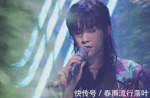 兩臺晚會全員真唱，易烊千璽等“頂流”表現(xiàn)亮眼，超拼夜收視高