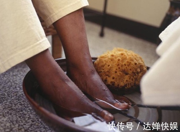 抽烟|113岁老人抽烟喝酒不运动,他说长寿很简单,只需坚持一件事