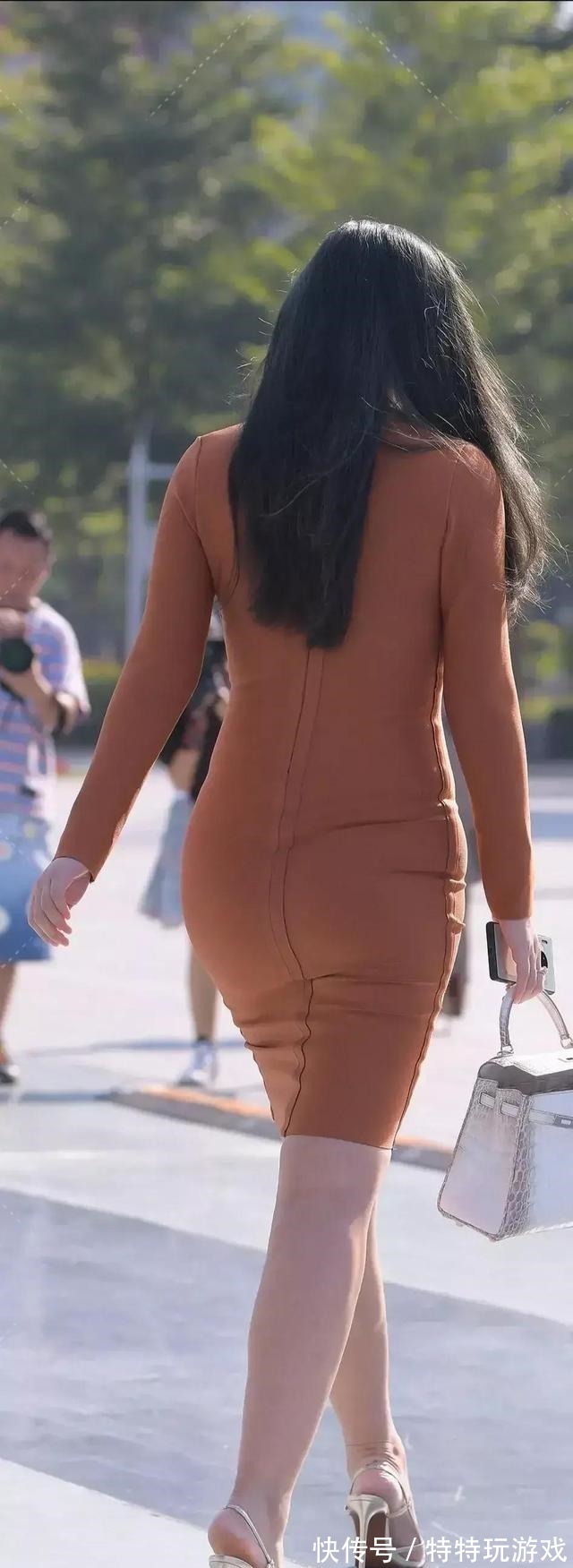 高跟鞋 “胯大”的瑜伽裤美女,看上去年轻有活力,也很清凉!