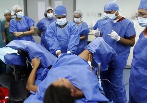 产妇|产妇生娃被众人“参观”,院方表示为经营项目,网友还收门票