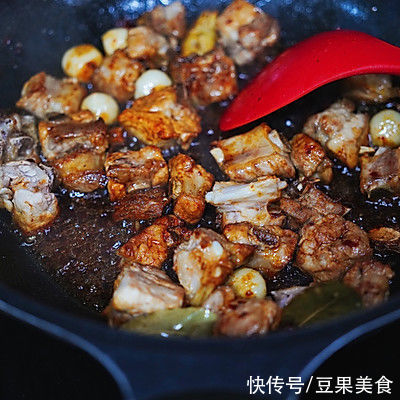 勾魂川味耙糯糯胡萝卜烧排骨