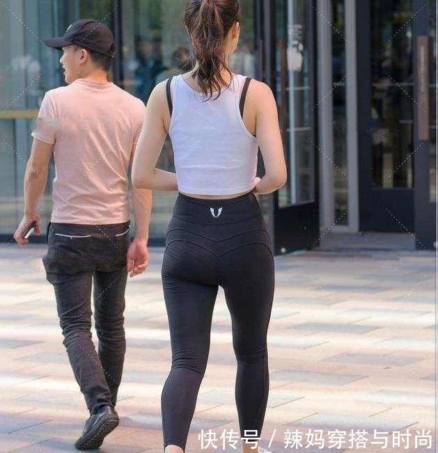 比基尼 用时尚打底裤穿出高贵冷艳风,跟头发的颜色交相辉映,简单实用!