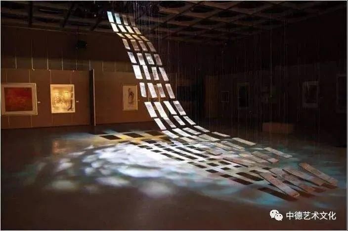  策展人|德国首都柏林顶着逆天疫情开幕的《伤痕与年轮》美术展