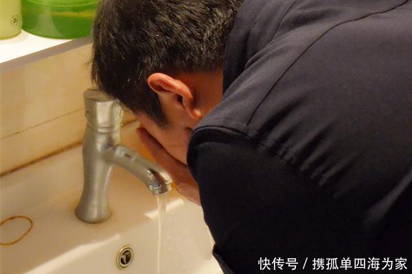 睡眠质量|加快男性衰老的行为,并不是烟酒,排在首位的,多数人没在意