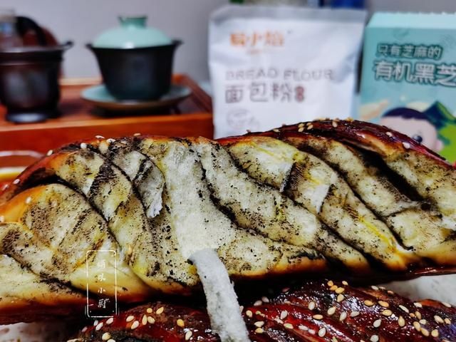 黑芝麻|想吃面包自己烤，低油低糖一次发酵，出炉面包蓬松柔软比买的健康