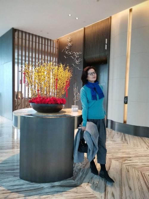 讲真，穿衣就服这些50＋的女人！她们的日系色彩穿搭，优雅气质