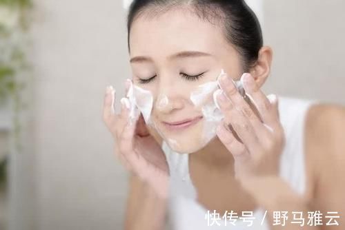 小仙女|女生洗脸时,少犯这5个“错误”皮肤容易变差,还加快毛孔粗大