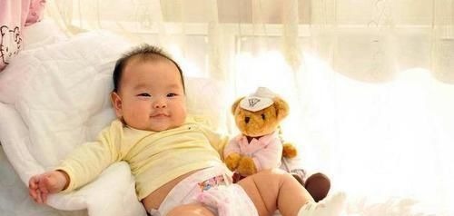 行为|新生儿越早出现这样的行为,说明越聪明,快观察下你家宝宝有没有