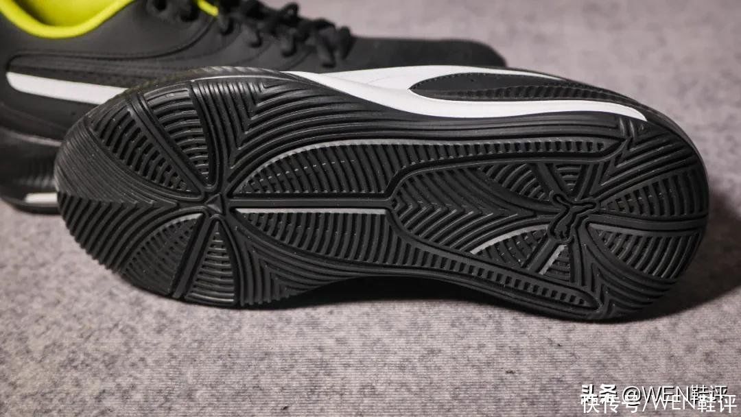 球鞋|PUMA Triple开箱：低价的外场球鞋，一鞋两穿有何惊喜？