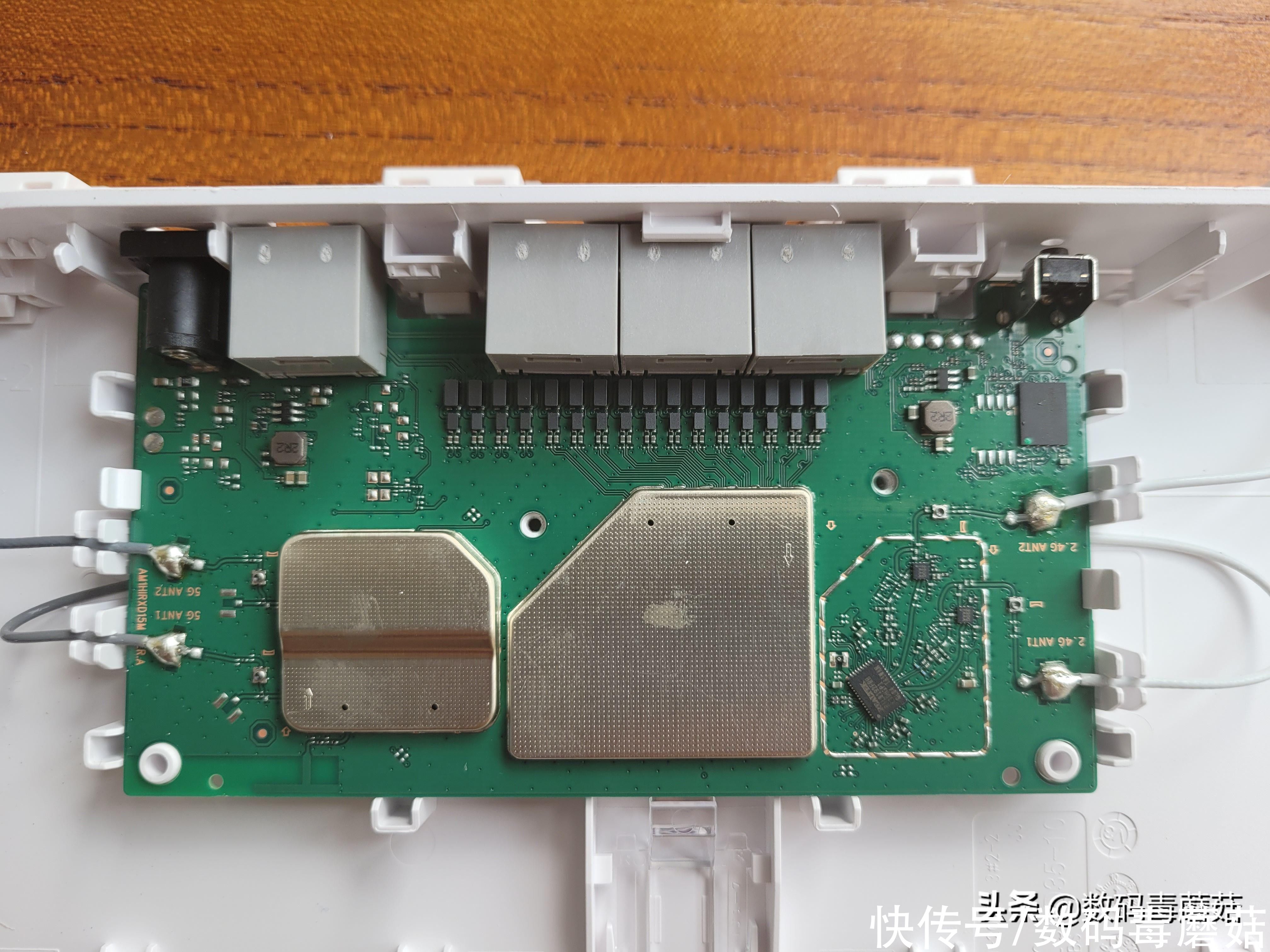 拆机|升级WiFi6，信号全覆盖——荣耀路由3 SE拆机报告