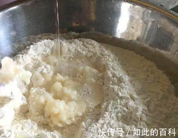 电饼铛烙饼总是很硬大厨教你一招，又软又香又有层次，一学就会！