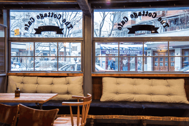 老年|探秘武康大楼“新花头”！转角30°遇见咖啡+文创全新空间！梧桐树下情调好足呀，约着去漫游吧