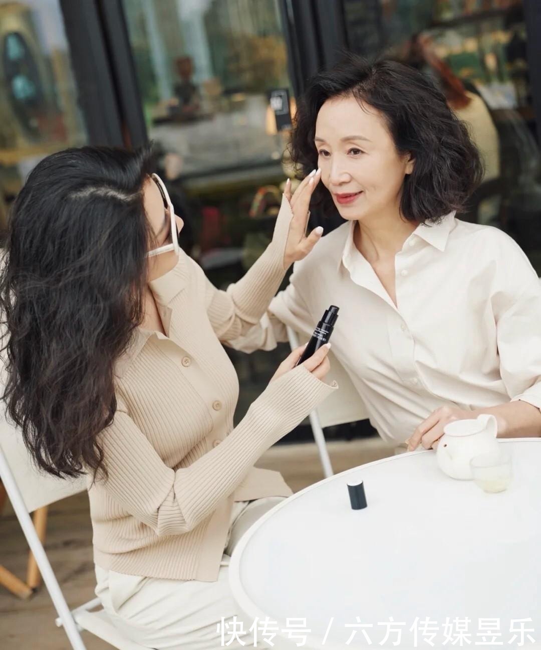 女人 奔四奔五的女人,不管裙子裤子少穿这5种颜色,显黑不说还很掉价