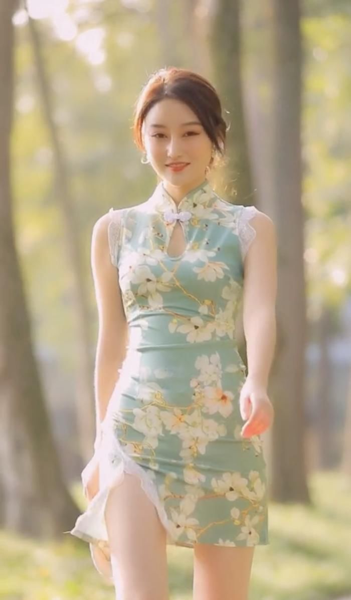 小姐姐|旗袍小姐姐,丹凤眼,细柳腰,美得可以做壁纸