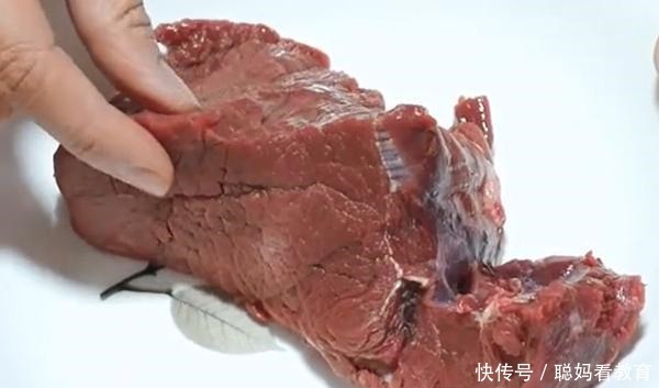 牛肉别再用清水洗,教你一招,脏东西血水自己出来!