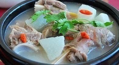羊排|煮羊肉汤没那么复杂，只需2味调料，15个小时，没膻味更鲜美
