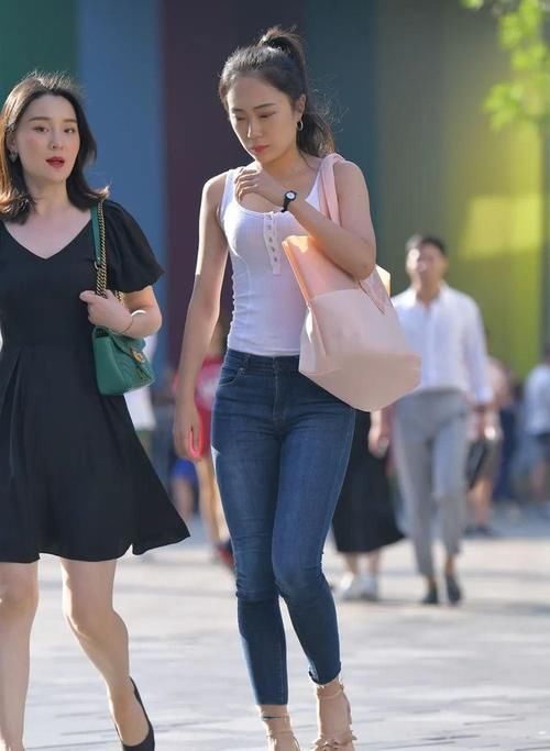 穿搭|紧身牛仔裤,绝对算最有魅力的裤装之一 ,时尚百搭!